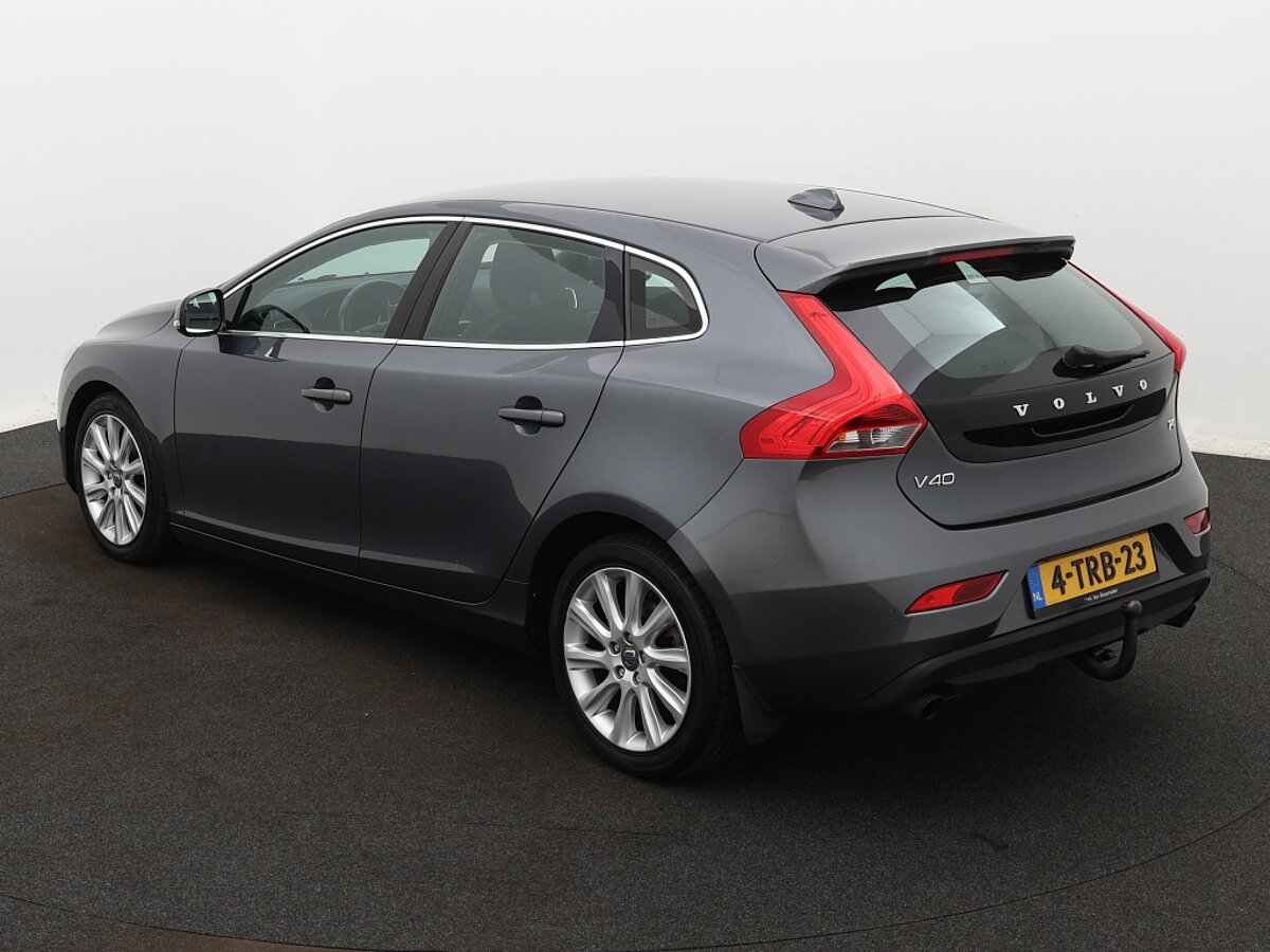 34316555 volvo v40 1 6 t4 momentum 3 04