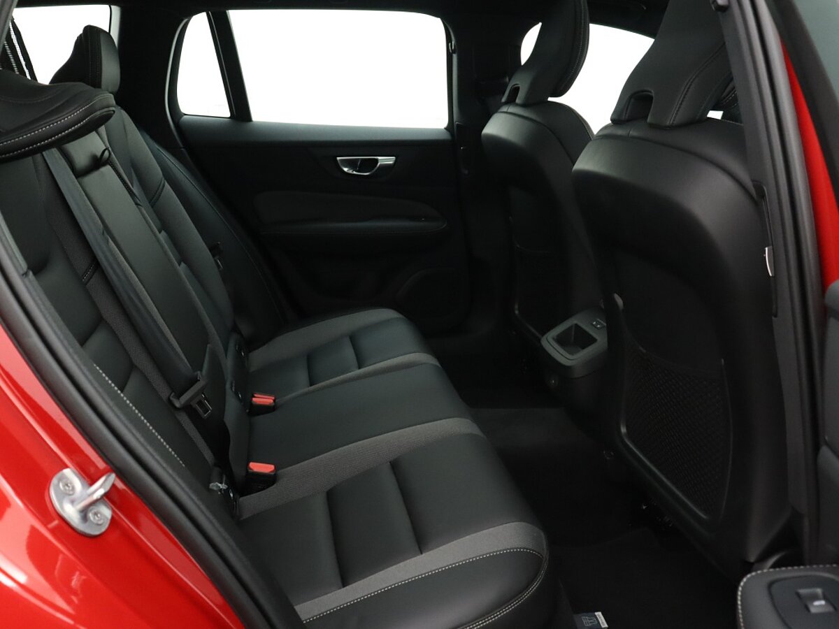 35636972 volvo v60 2 0 b4 plus dark sport interieur 360 camera 76