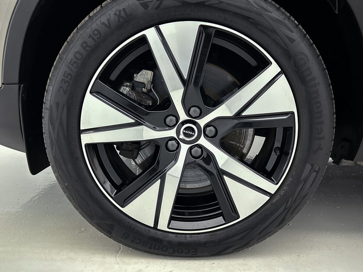 45077468 volvo xc40 1 5 t4 r design climate pack camera nubuck 40