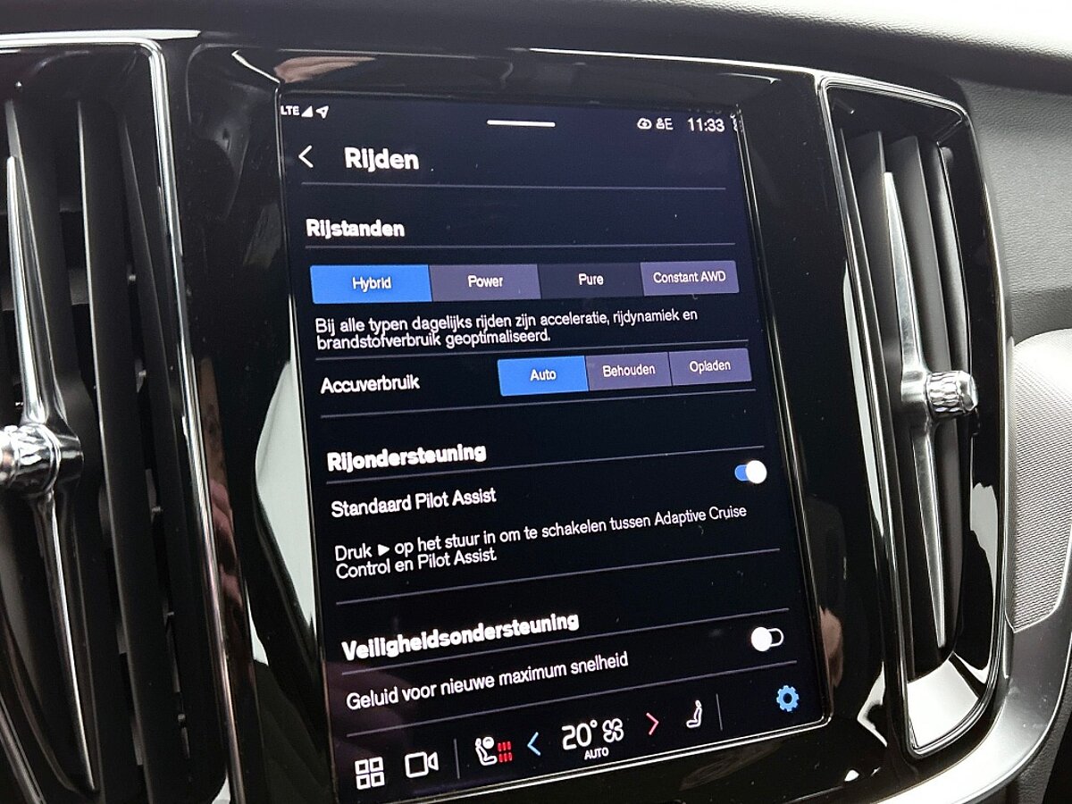 47465265 volvo v60 2 0 t6 awd dark 63