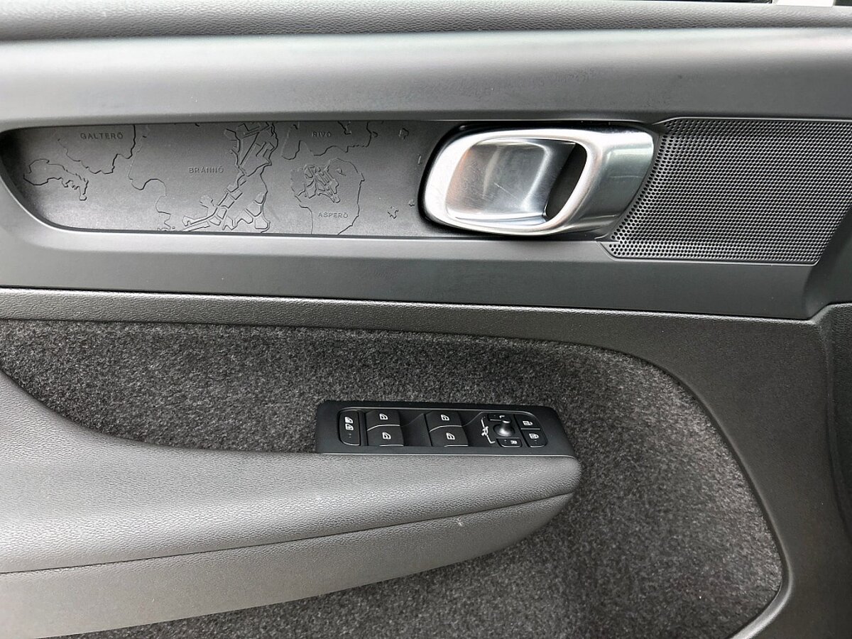47861531 volvo xc40 extended plus trekhaak pilot assist climate pack 01