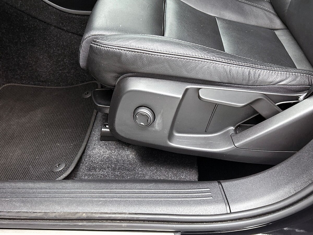 49243180 volvo xc40 1 5 t5 recharge r design 36