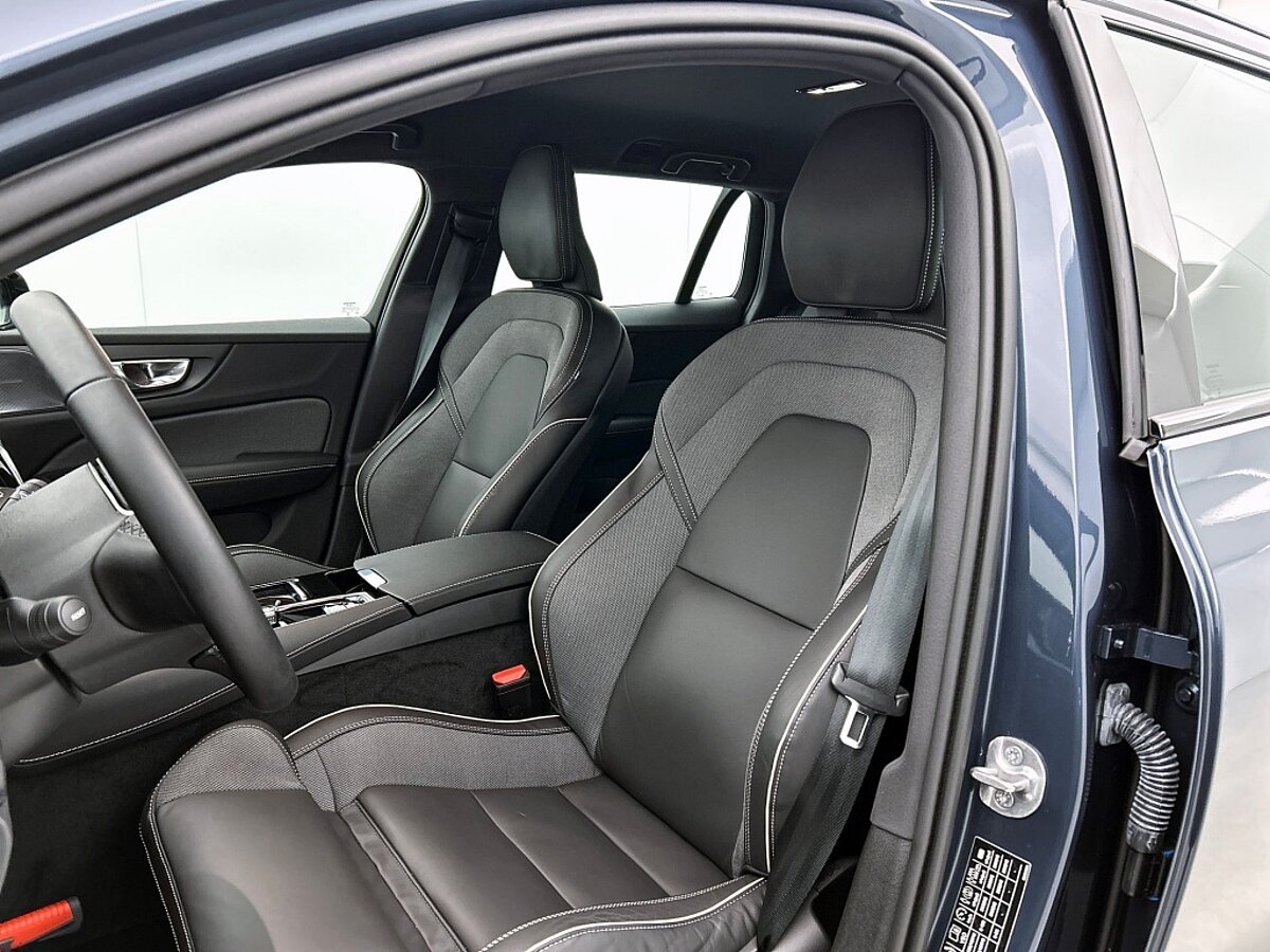 49424575 volvo v60 2 0 t6 plus dark trekhaak sport leder 360 blis pilot 69