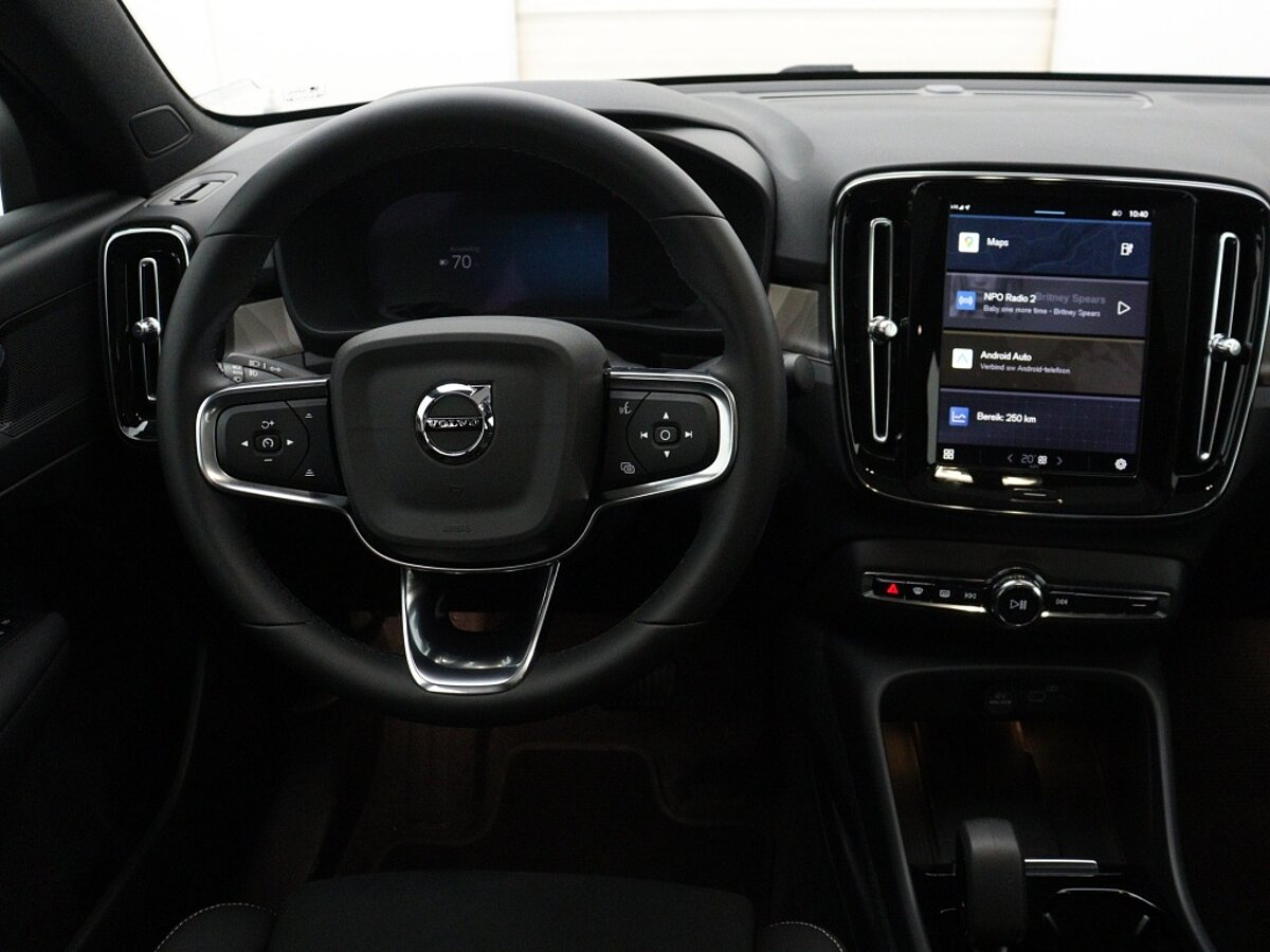 41742567 volvo c40 extended plus 82 kwh 9 22
