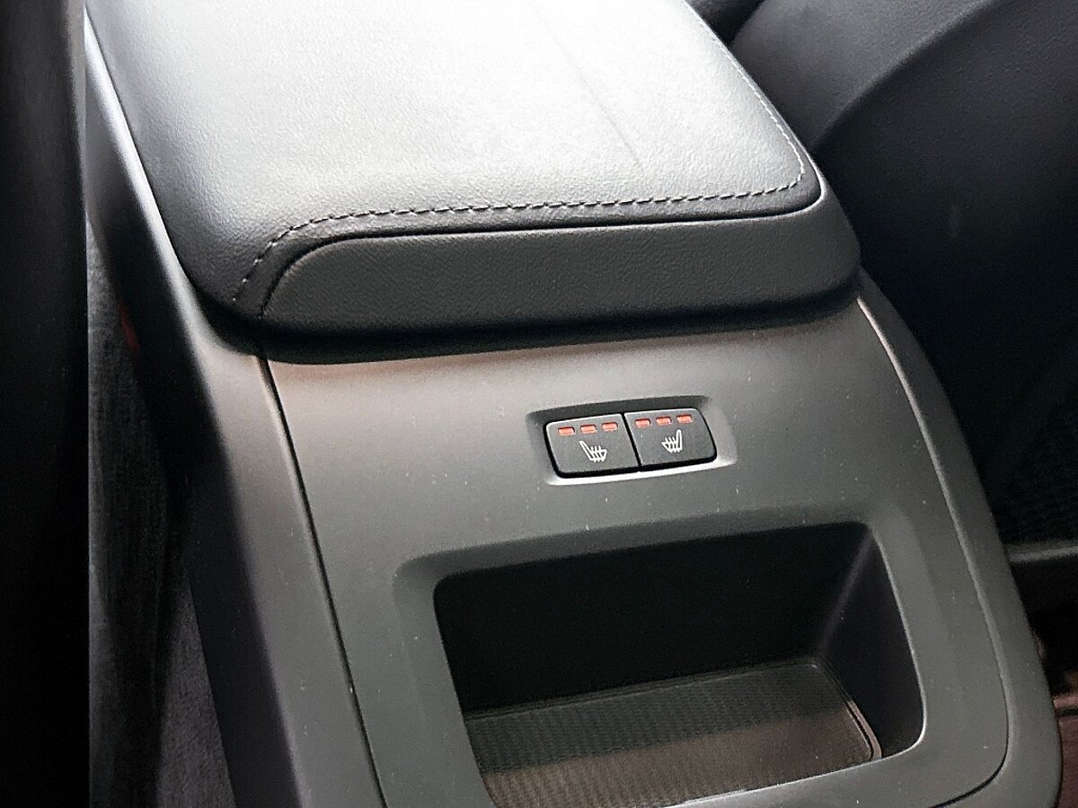 43680818 volvo xc60 2 0 t8 awd plus dark harman kardon panoramadak 21 lm velg 05