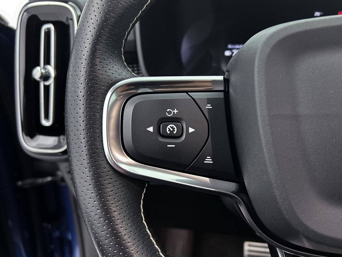 44714624 volvo xc40 recharge p8 awd r design 74
