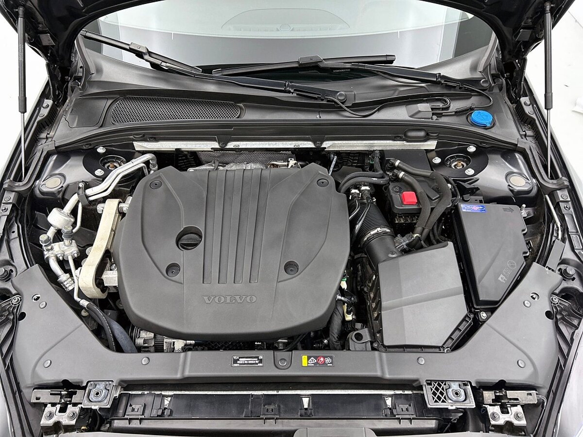46919499 volvo v60 2 0 b4 momentum business 30