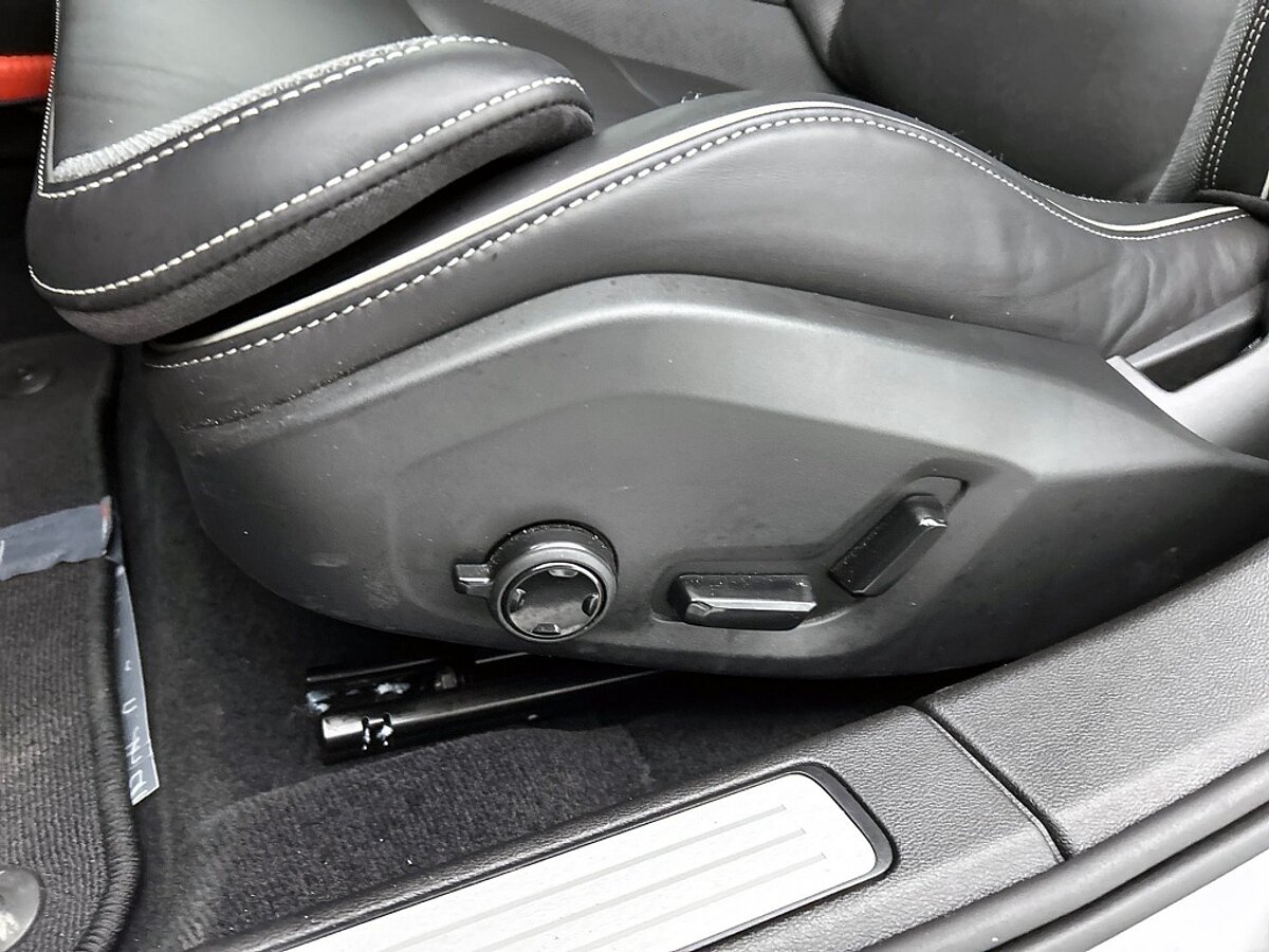 47633975 volvo v60 2 0 t6 plus dark trekhaak sport leder 360 blis pilot 58