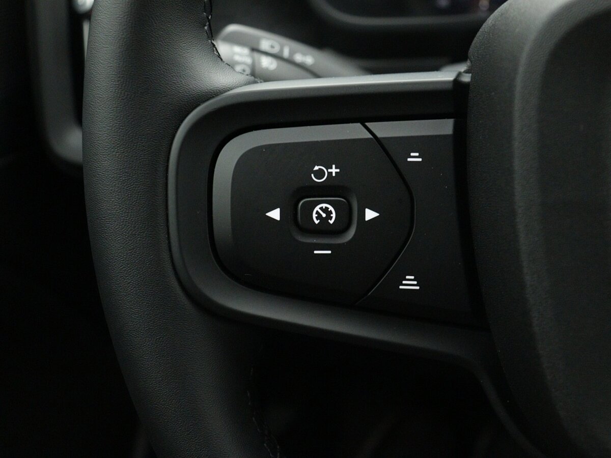 43888100 volvo xc40 2 0 b3 essential 665f6e