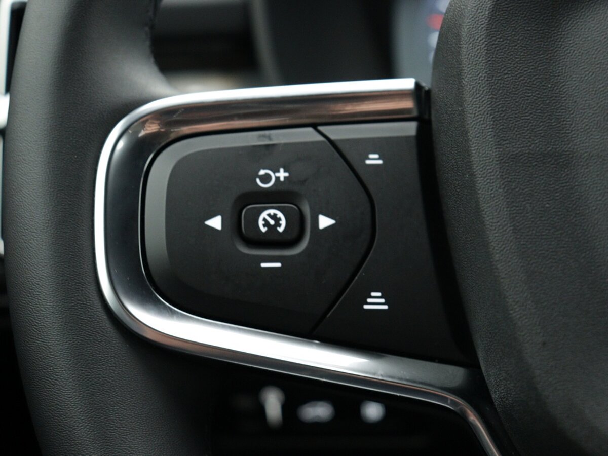 44035279 volvo xc40 1 5 t4 plus dark 360a camera 82