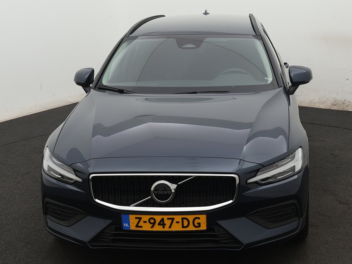 40000939 volvo v60 2 0 b3 essential edition 9 11