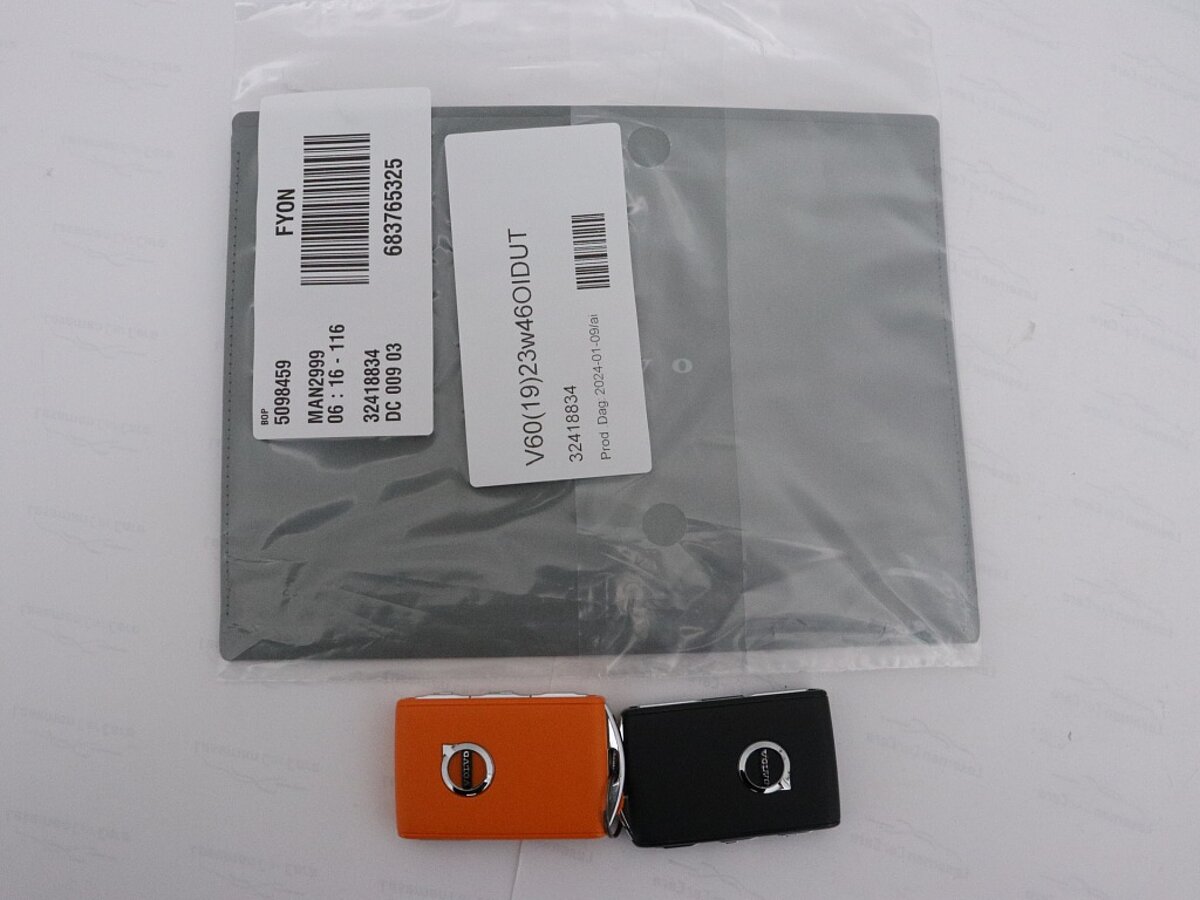 43755346 volvo v60 2 0 b4 197 pk plus dark nappa open grid bekleding electris 3b6374