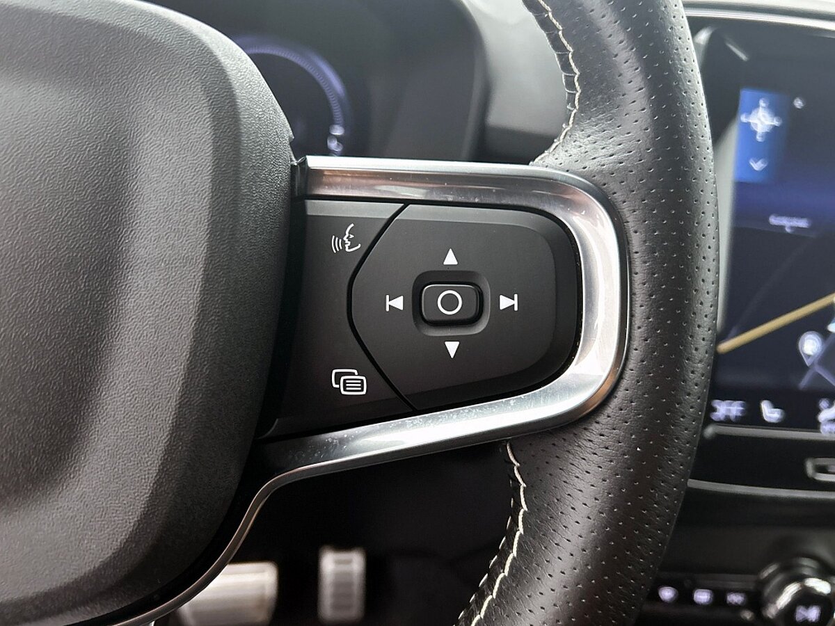 45831244 volvo xc40 1 5 t5 recharge r design 22a6f1