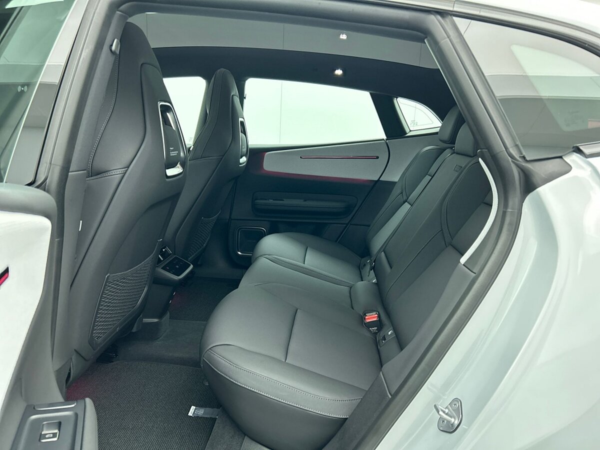 49265007 polestar 4 lrdm 100 kwh pilot plus 68