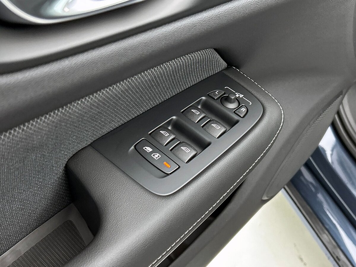 47540135 volvo v60 2 0 t6 awd plus dark trekhaak sportstoelen 43