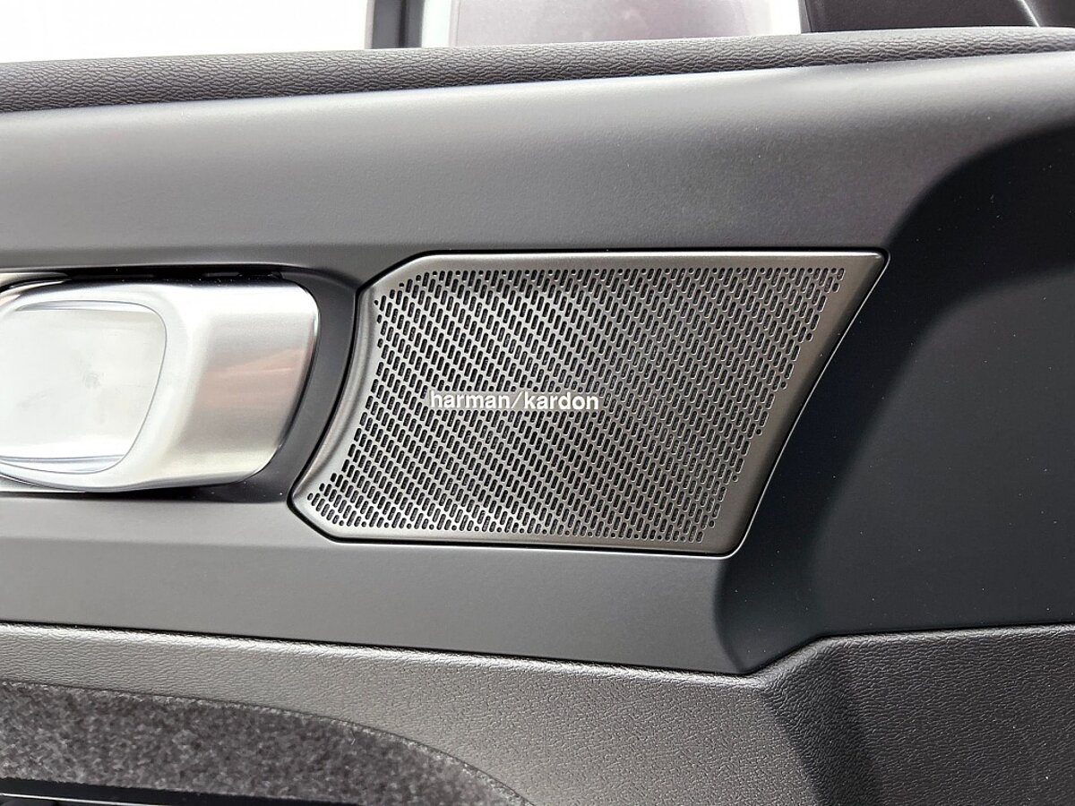 48324128 volvo xc40 2 0 b3 core business edition climate pack 37