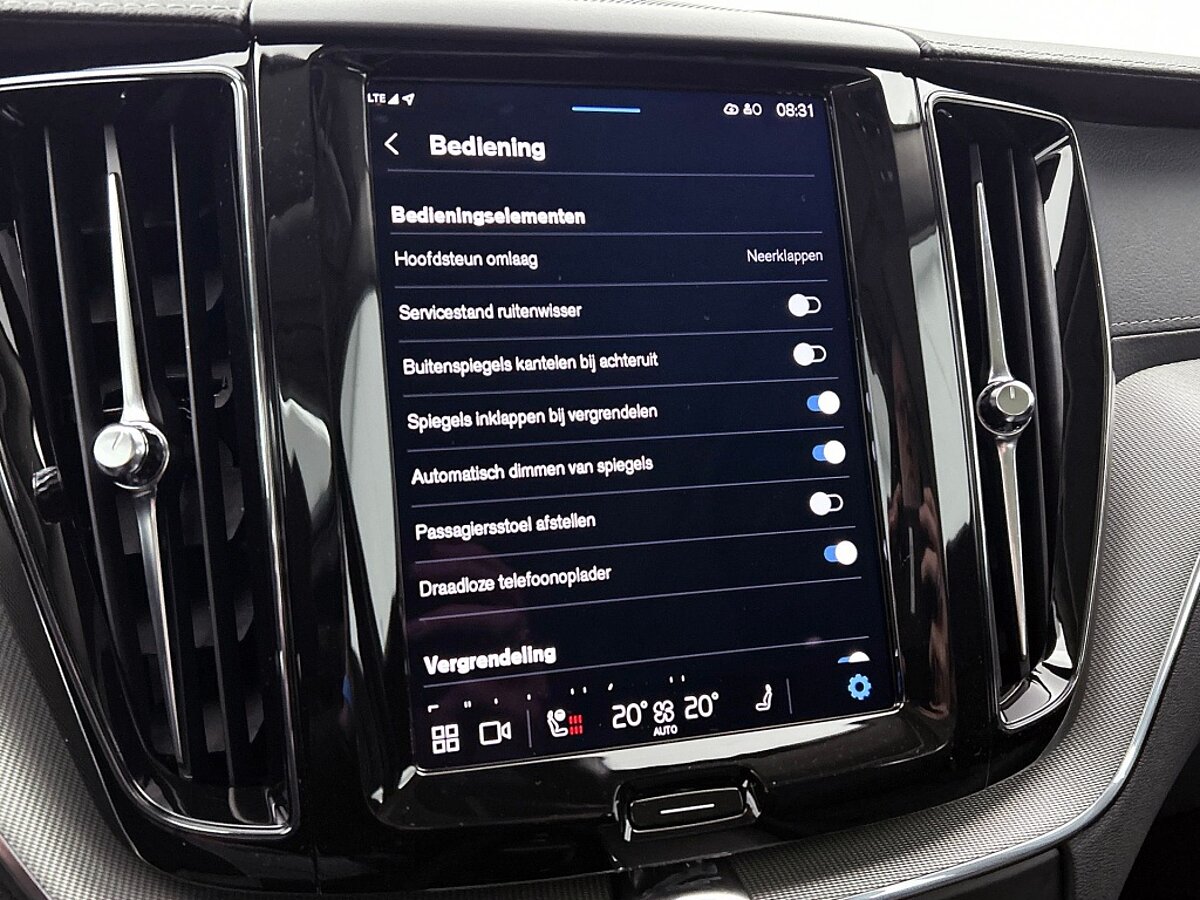 48687982 volvo xc60 2 0 t6 awd ultra dark 84