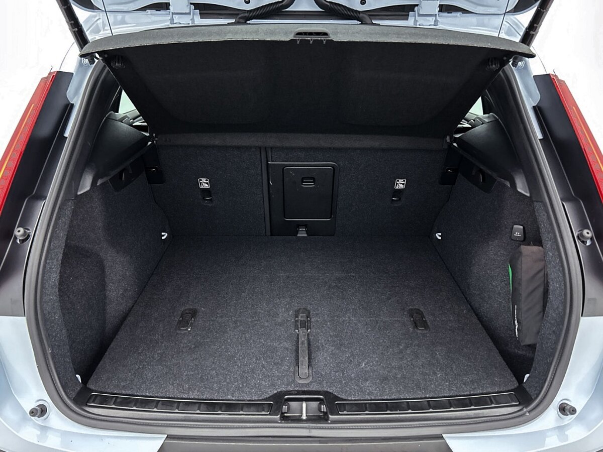 44775381 volvo xc40 2 0 b4 plus dark 50