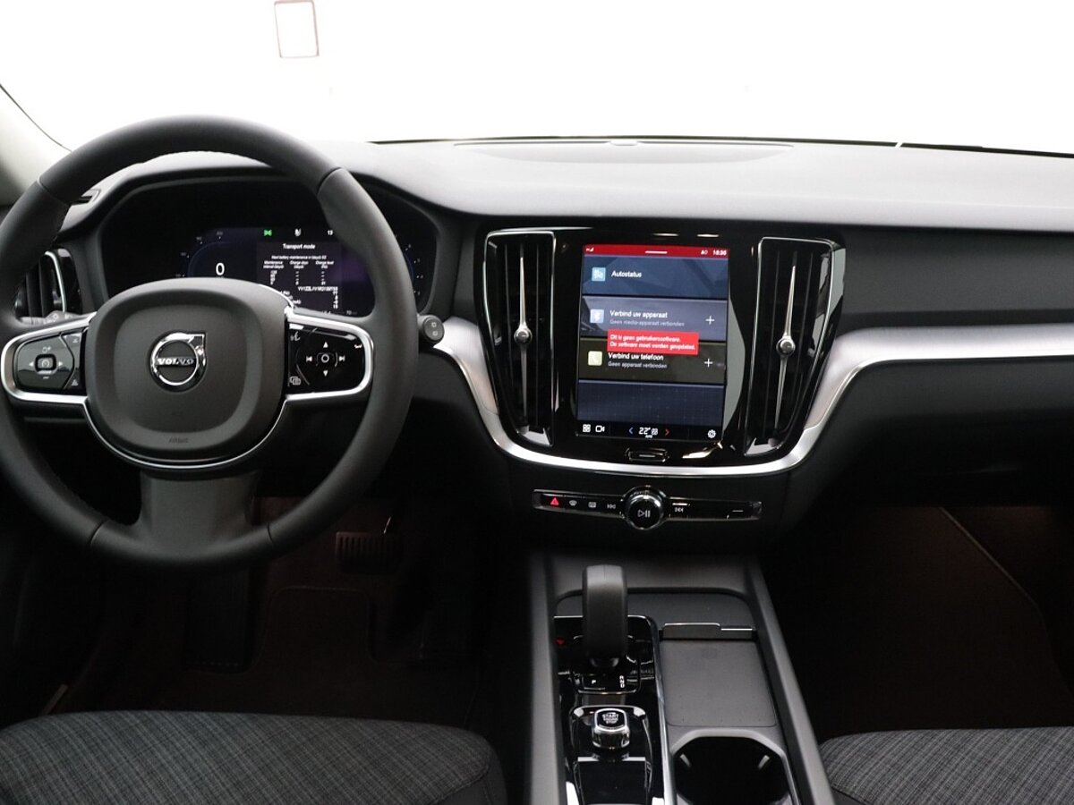 45761063 volvo v60 cross country 2 0 b5 awd core 4 02