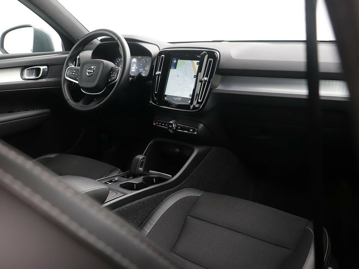 34450922 volvo xc40 1 5 t3 automaat momentum pro 24 mnd garantie donker glas 77