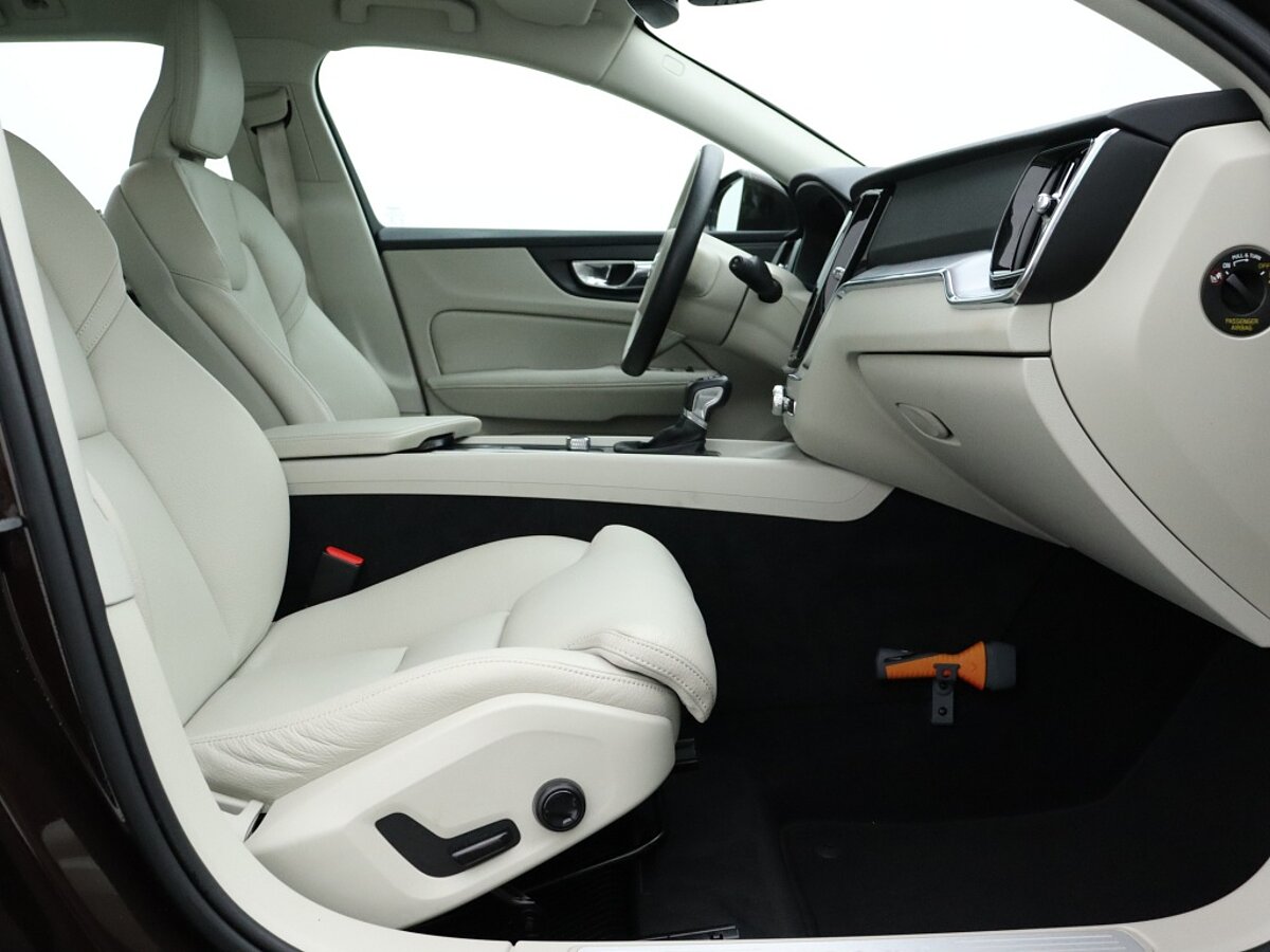 36126925 volvo v60 2 0 t5 momentum leder bliss harman kardon trekhaak 31