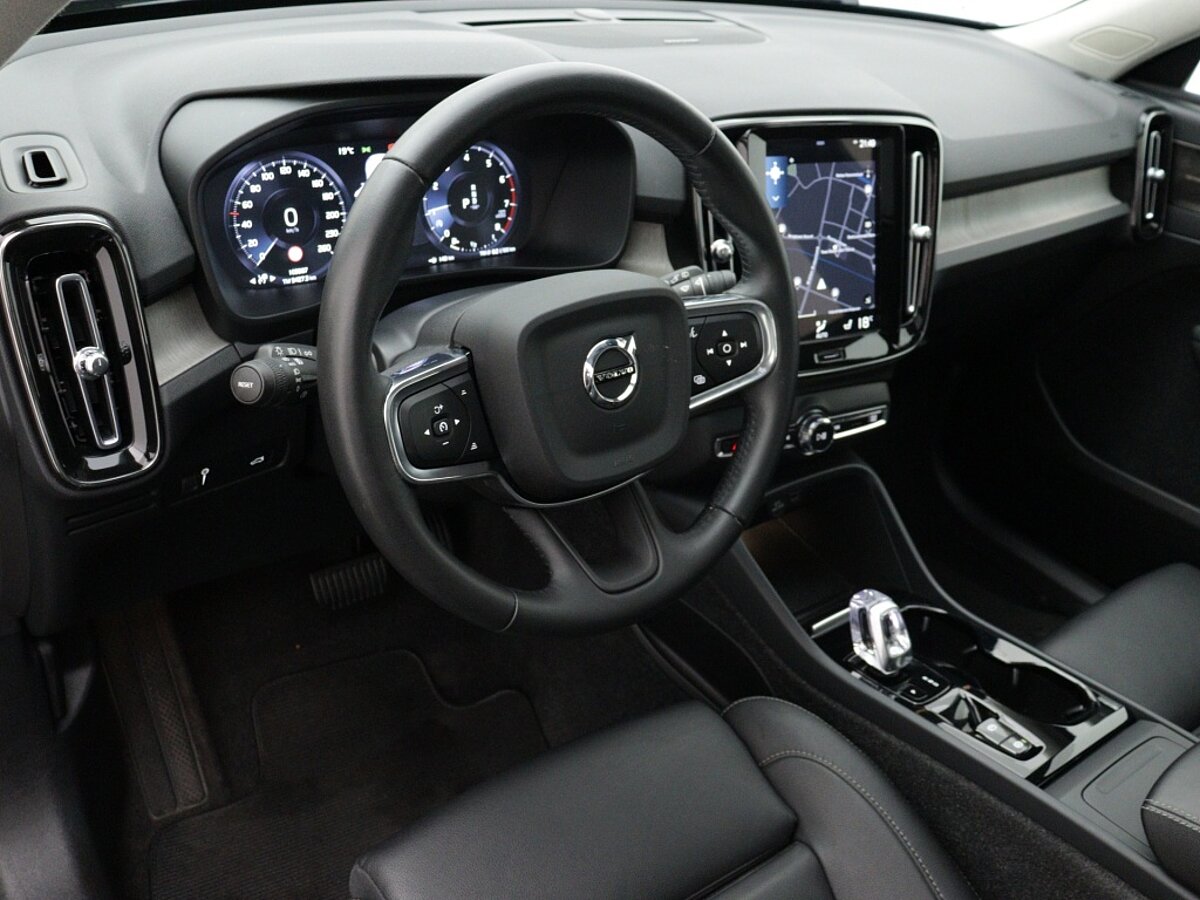 44136153 volvo xc40 1 5 t3 inscription 4