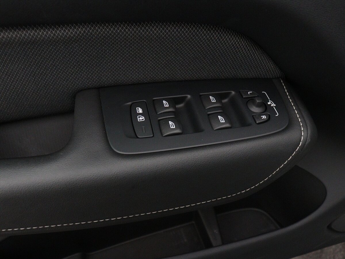 45353278 volvo xc60 2 0 t6 awd ultimate dark 61