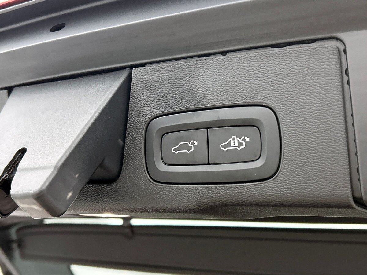 47588242 volvo xc60 2 0 t6 plug in hybrid awd ultimate dark 360 camera adative 099043