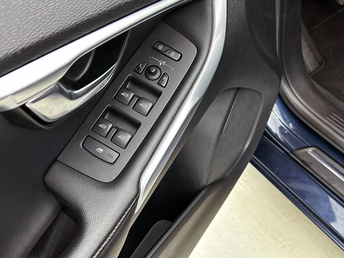 49112989 volvo v40 1 6 t4 summum climate pack memory seats leder 59