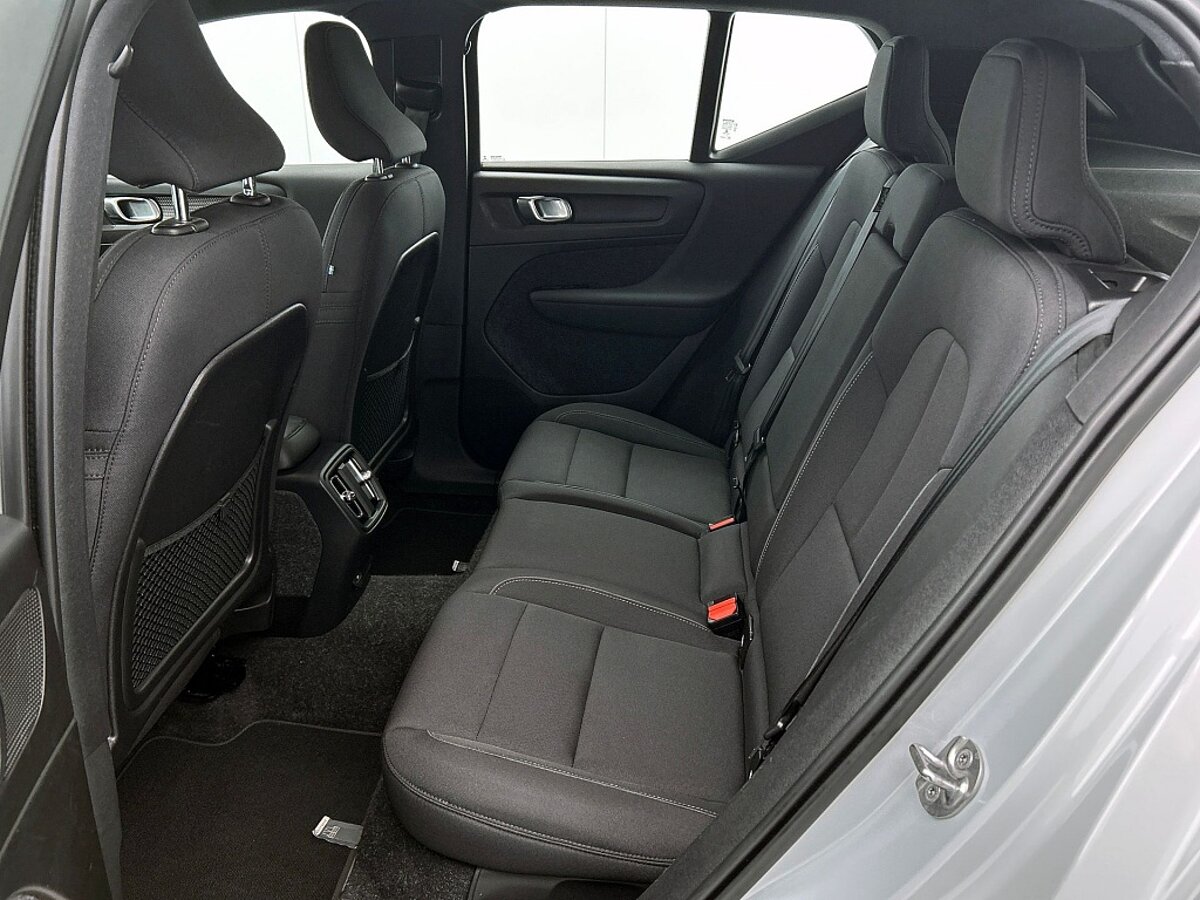 45933217 volvo xc40 recharge plus 84