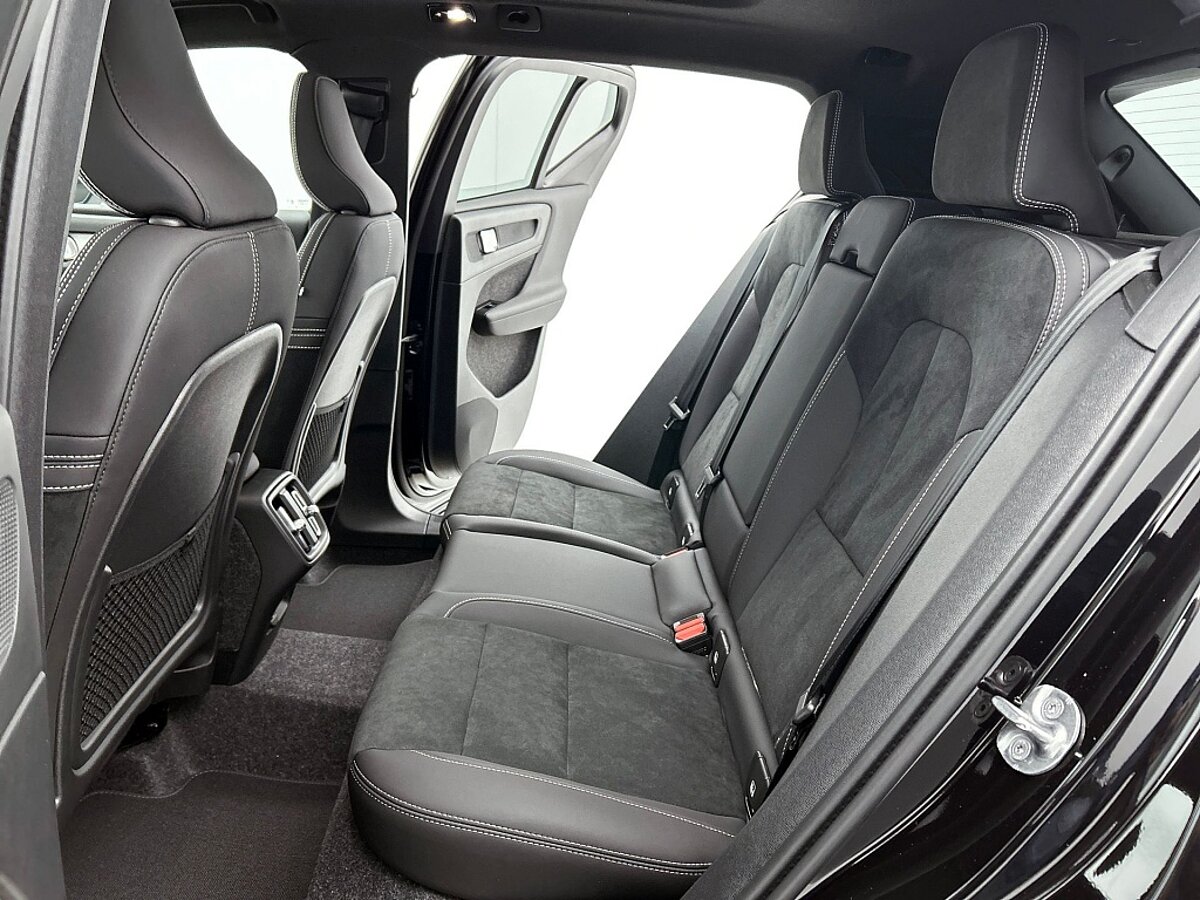 46591412 volvo xc40 xc40 b4 plus black edition lounge pack voorraad 27