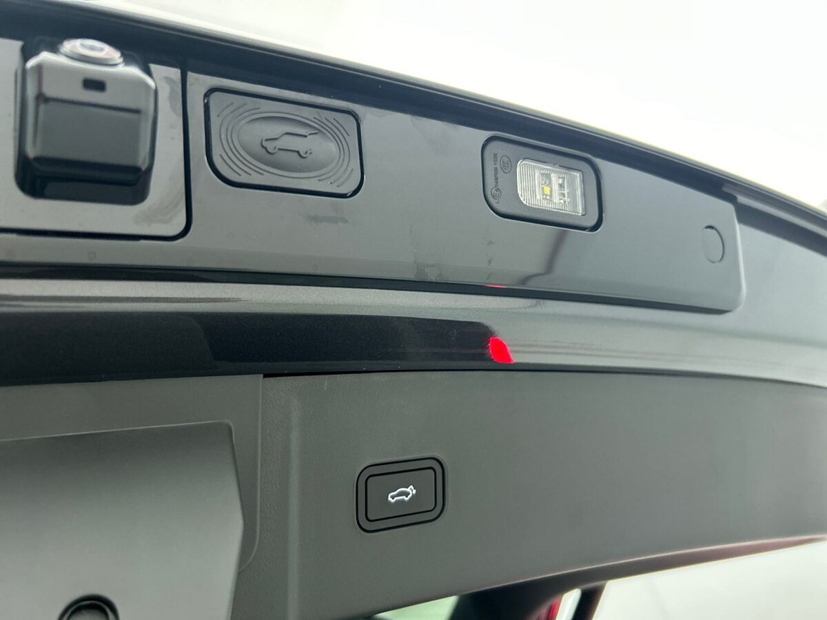 46691496 lynk co 08 more 345 pk 200km phev full option dealer demo 23