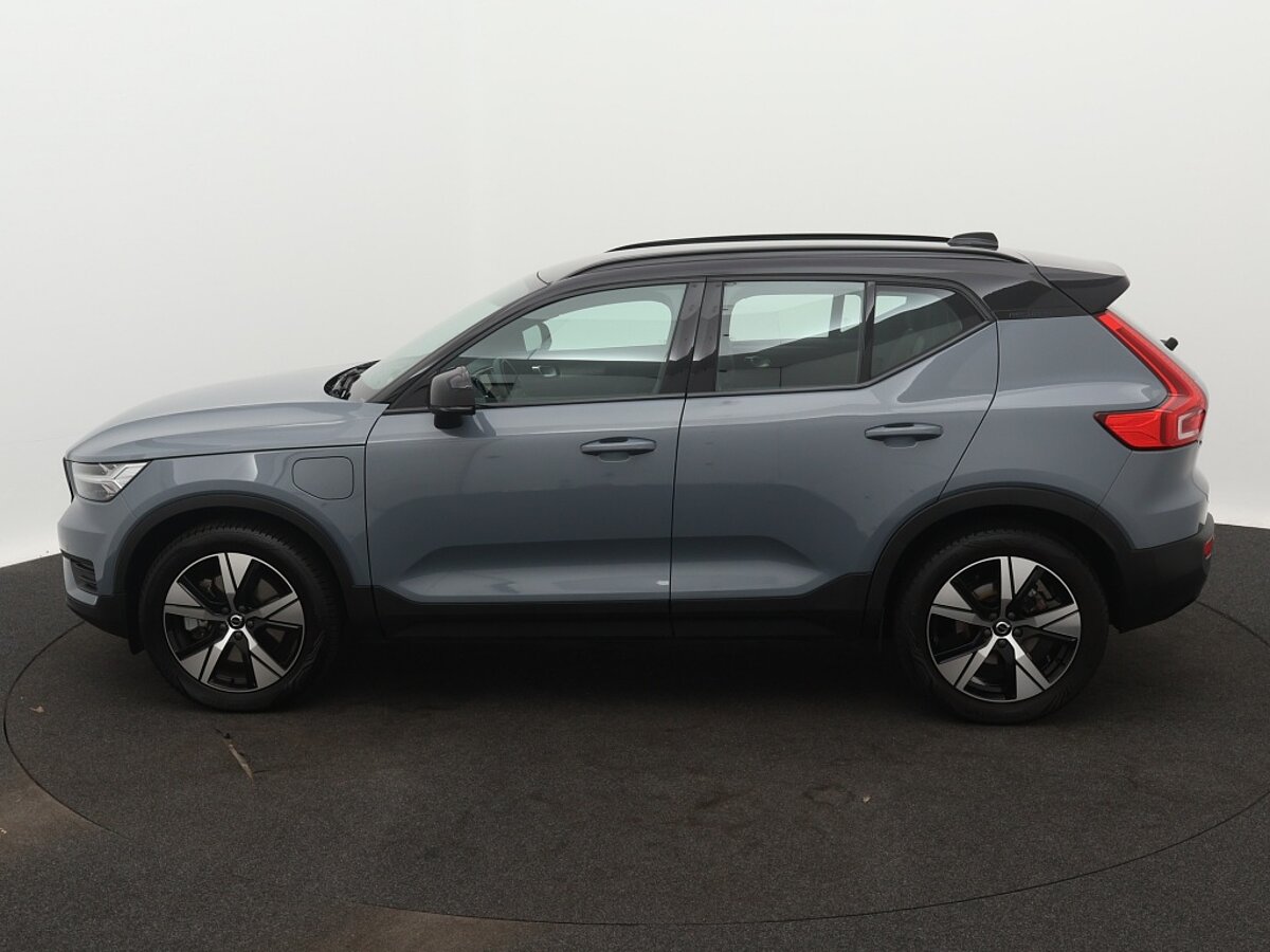 44247367 volvo xc40 1 5 t4 recharge r design 2 02
