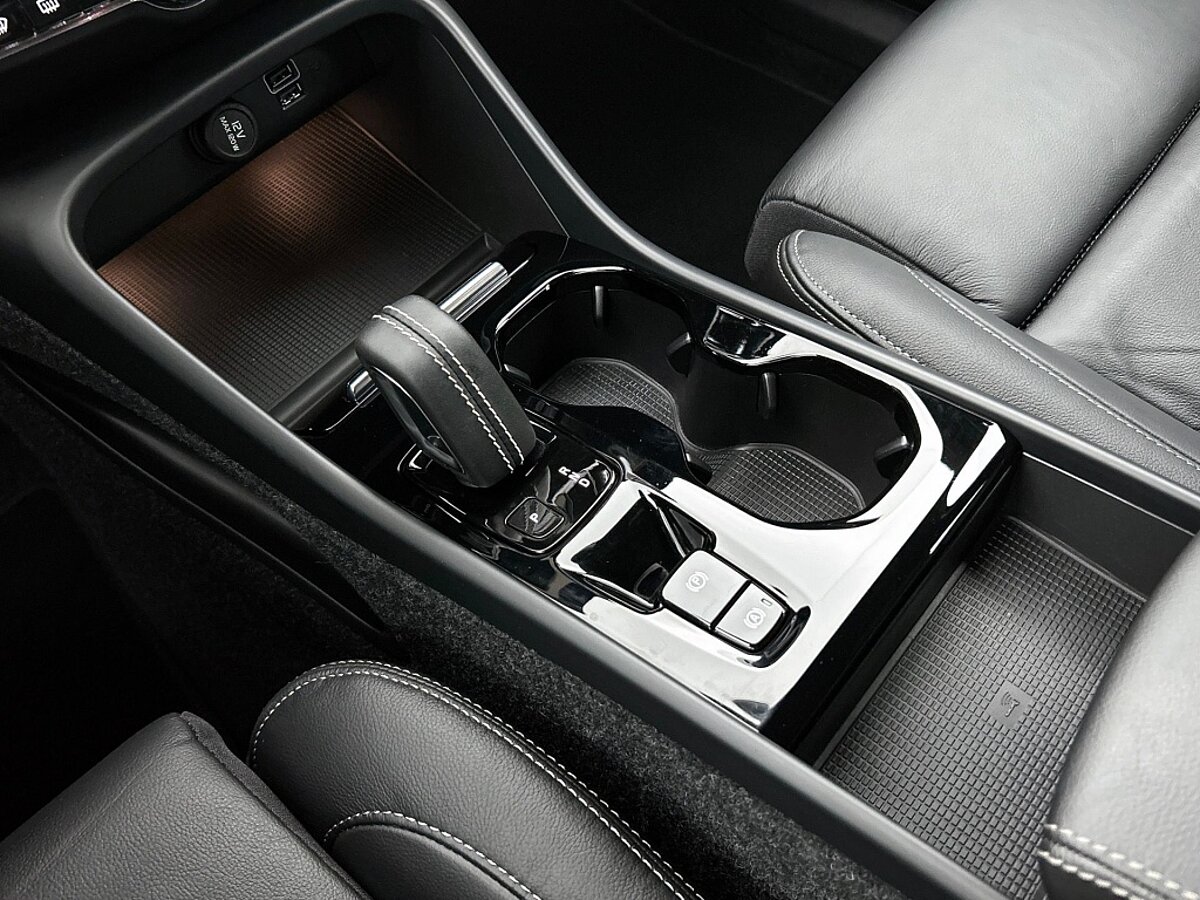 45916578 volvo xc40 1 5 t5 recharge r design 20inch velgen lederen bekleding 9 01