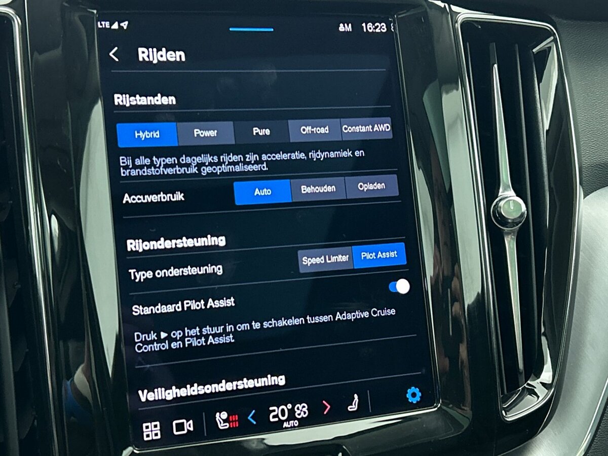 48575818 volvo xc60 2 0 t6 plug in hybrid awd inscription expression 97