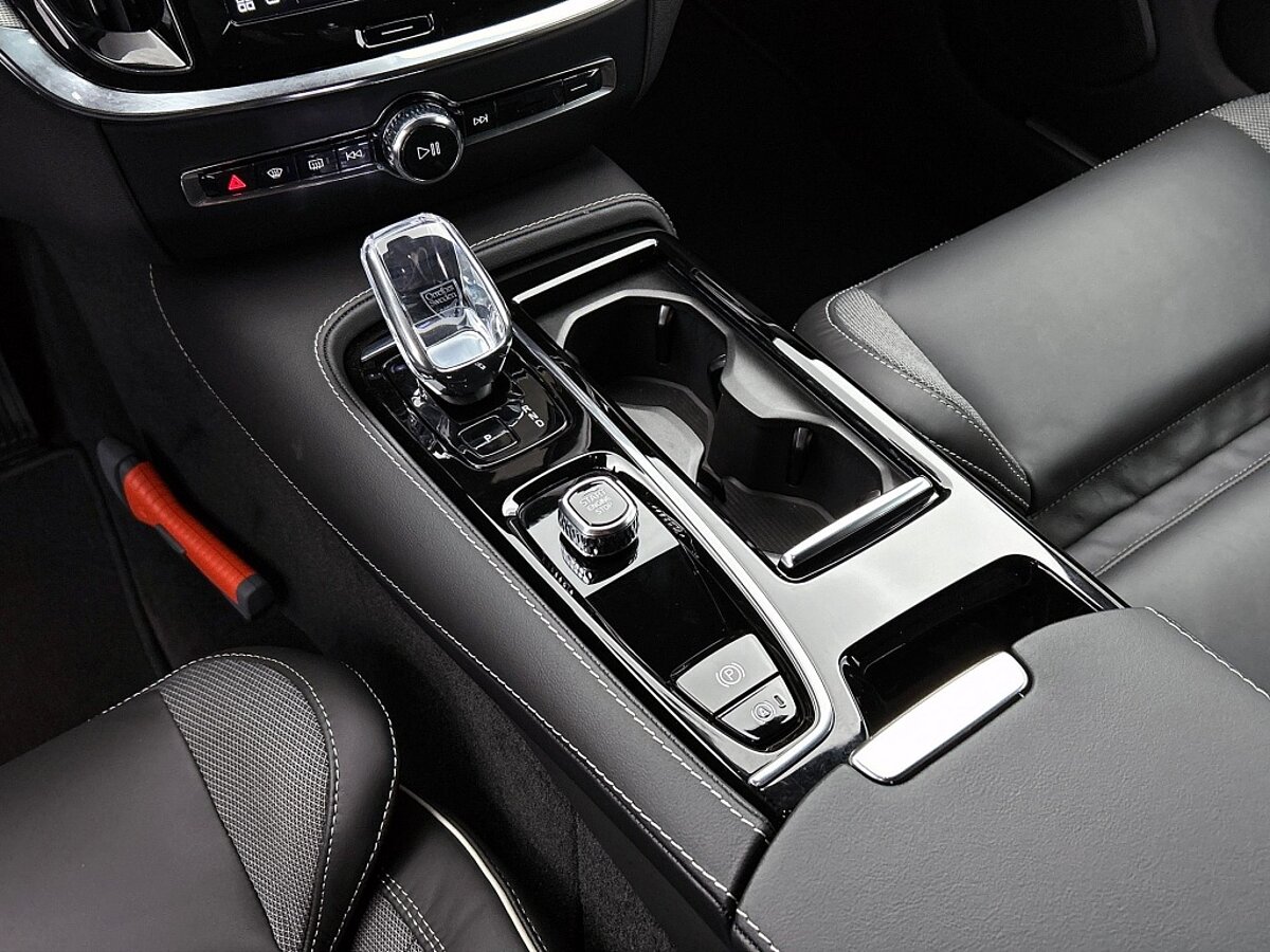 49424575 volvo v60 2 0 t6 plus dark trekhaak sport leder 360 blis pilot 51