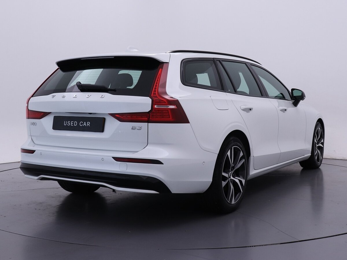 35143990 volvo v60 2 0 b3 plus dark 5 02