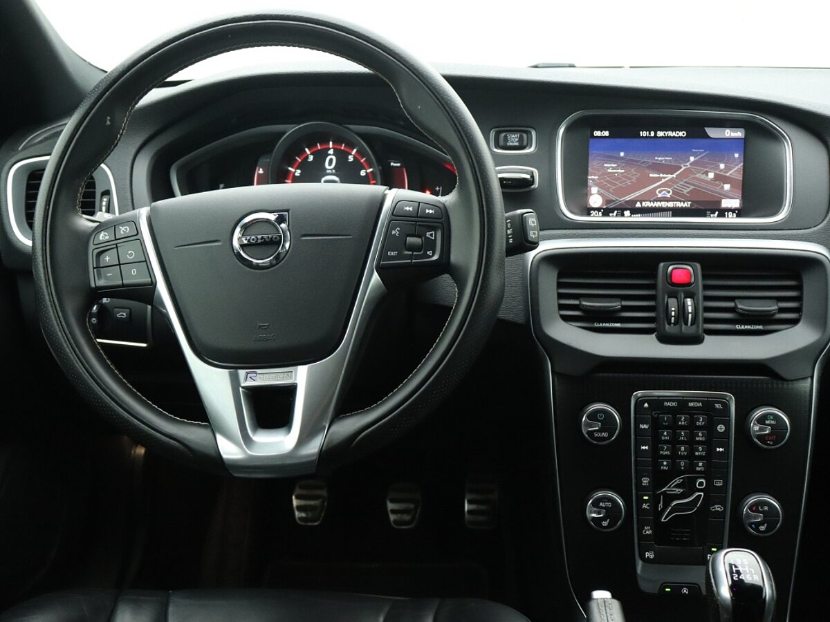 35542103 volvo v40 2 0 t4 business sport panorama dak parkeercamera 7 02
