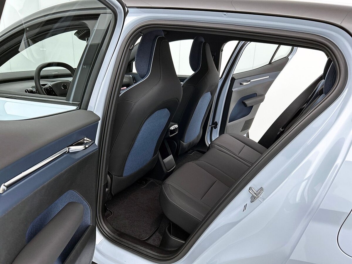 46286111 volvo ex30 ex 30 extended range 2wd plus voorraad climate pack zwart 26