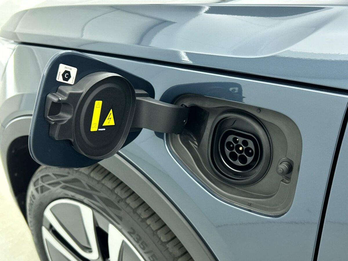 47570518 volvo xc40 1 5 t4 inscription h k getint glas pilot assist leder 06