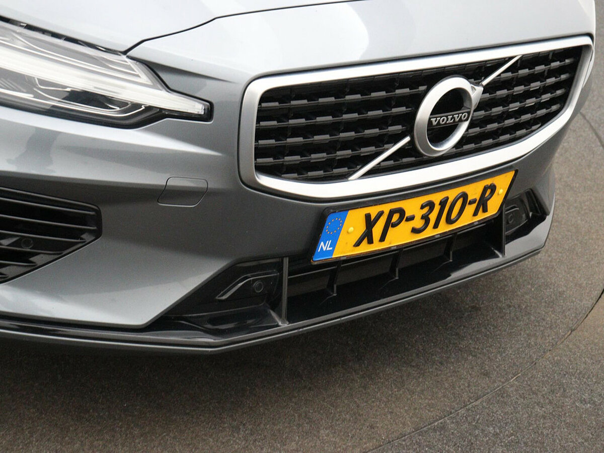 34254967 volvo v60 2 0 t8 recharge awd r design panoramadak stoelen met geheuge 32
