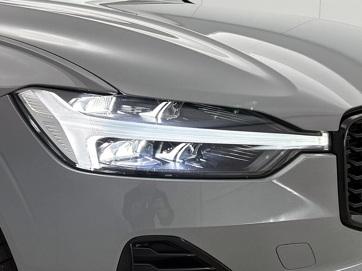 43680818 volvo xc60 2 0 t8 awd plus dark harman kardon panoramadak 21 lm velg 71