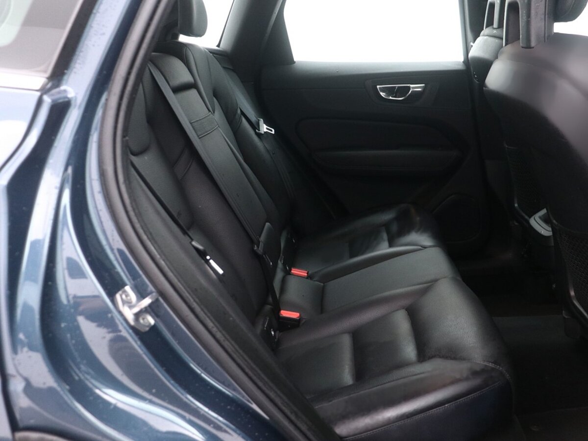 44244549 volvo xc60 2 0 t5 momentum 70