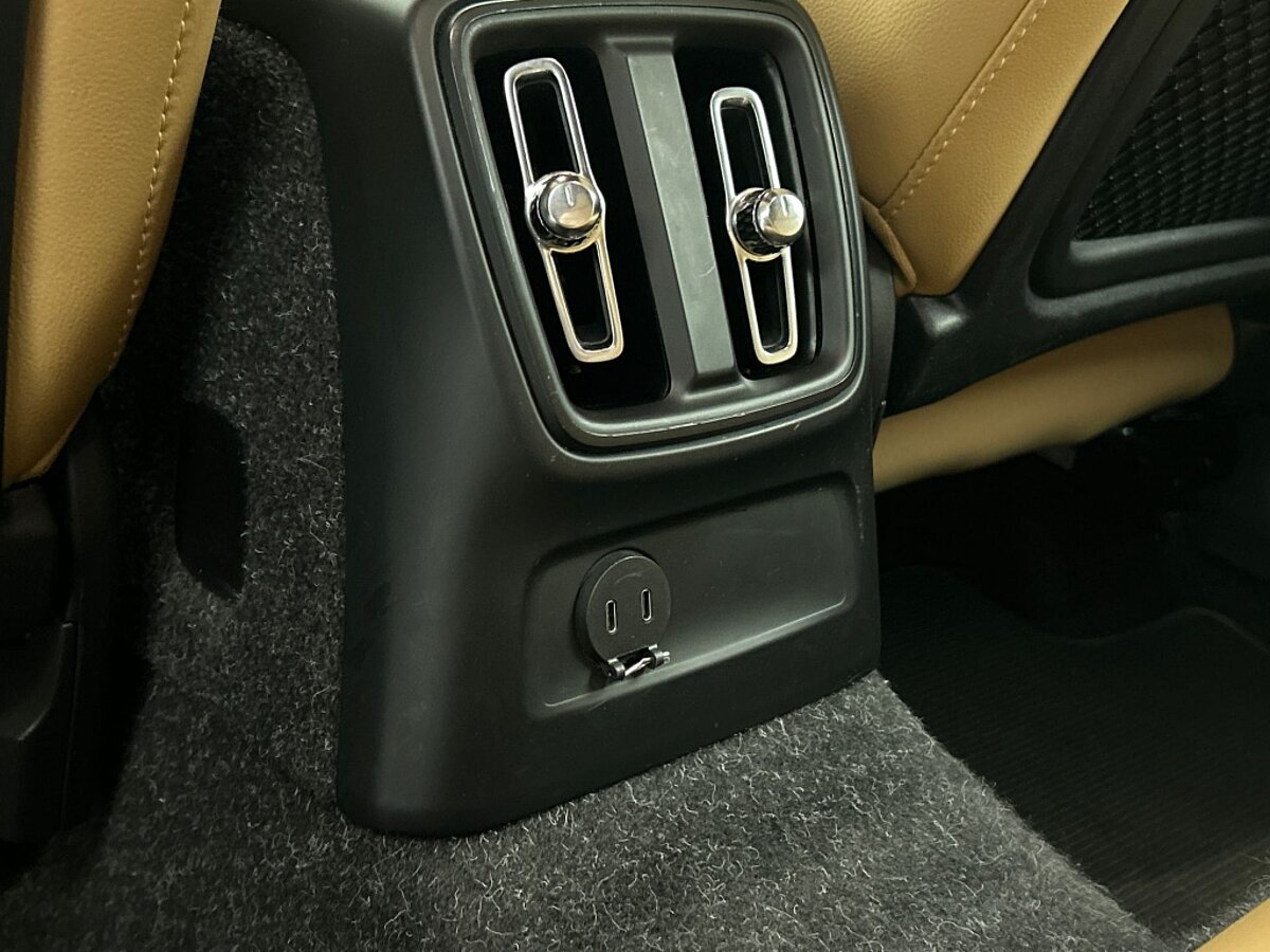 48303075 volvo xc40 1 5 t4 recharge inscription leder blis navigatie sensore 39