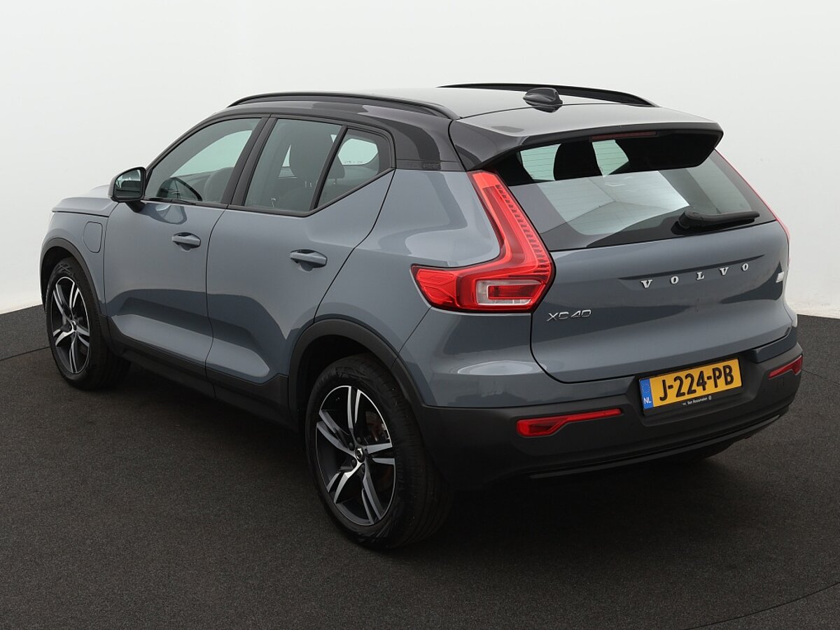 35603828 volvo xc40 1 5 t4 recharge r design expression 3 02