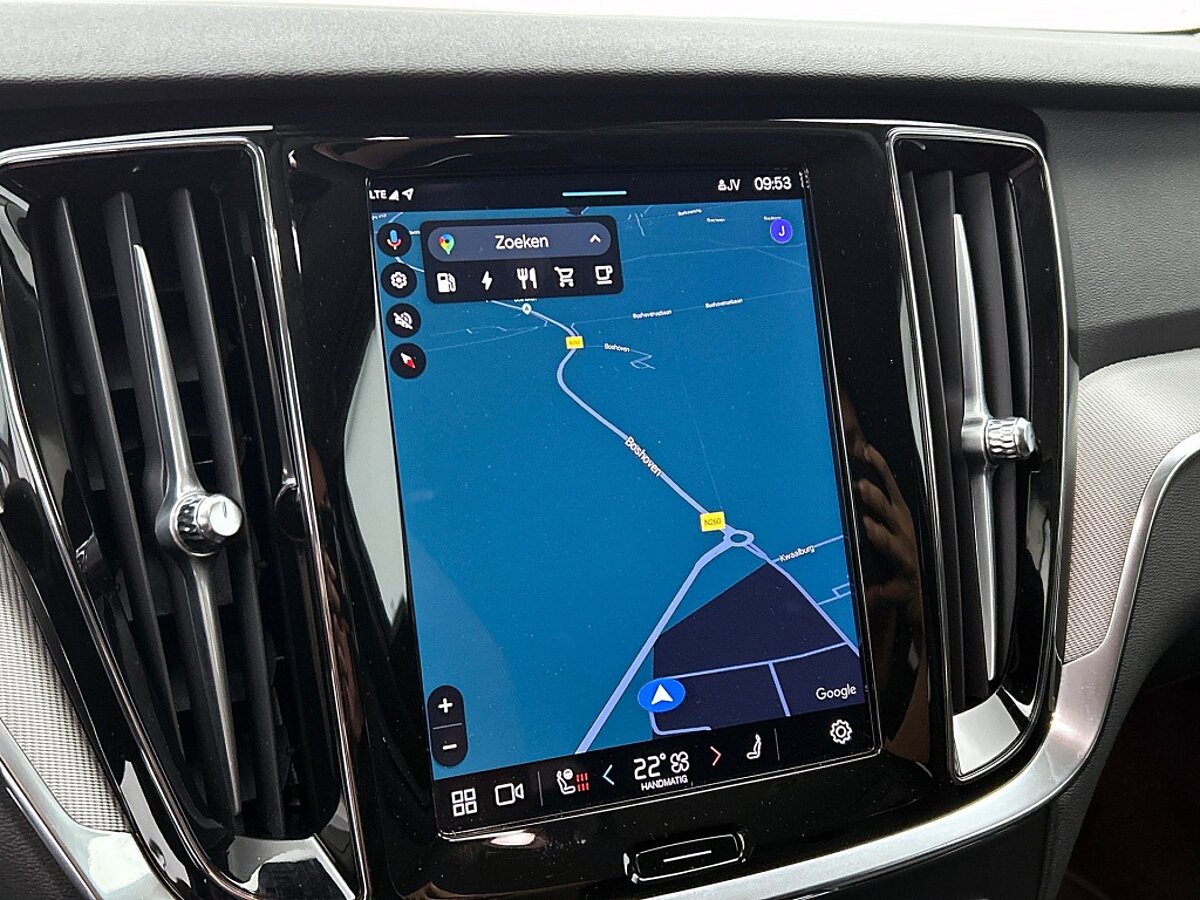 42166349 volvo v60 2 0 t6 essential edition driver assist leder climate 19 99c41f