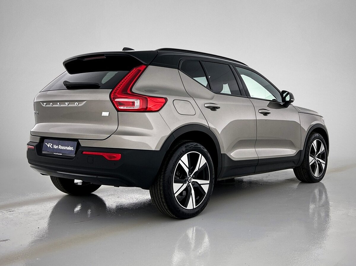 45077468 volvo xc40 1 5 t4 r design climate pack camera nubuck 7 02