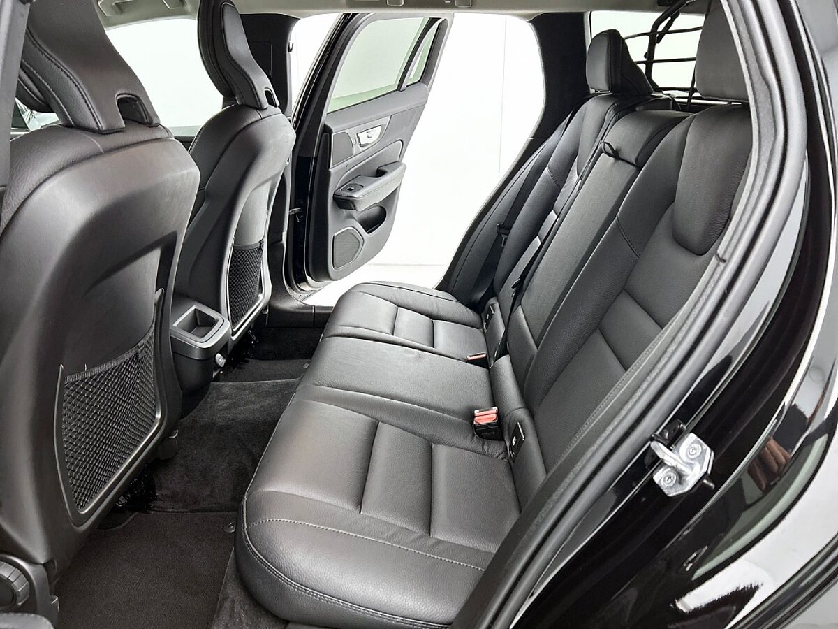 46919499 volvo v60 2 0 b4 momentum business 33