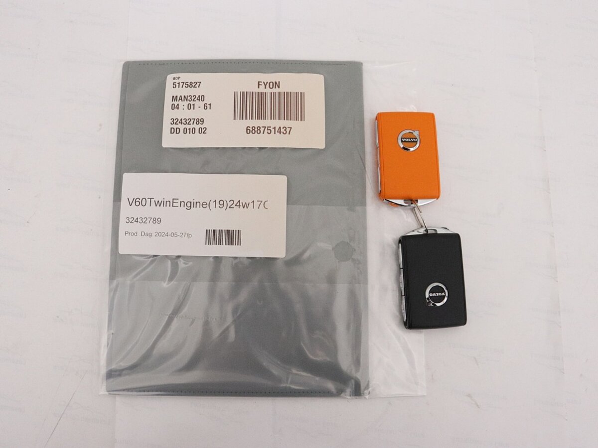 47627816 volvo v60 2 0 t6 awd plus dark 52