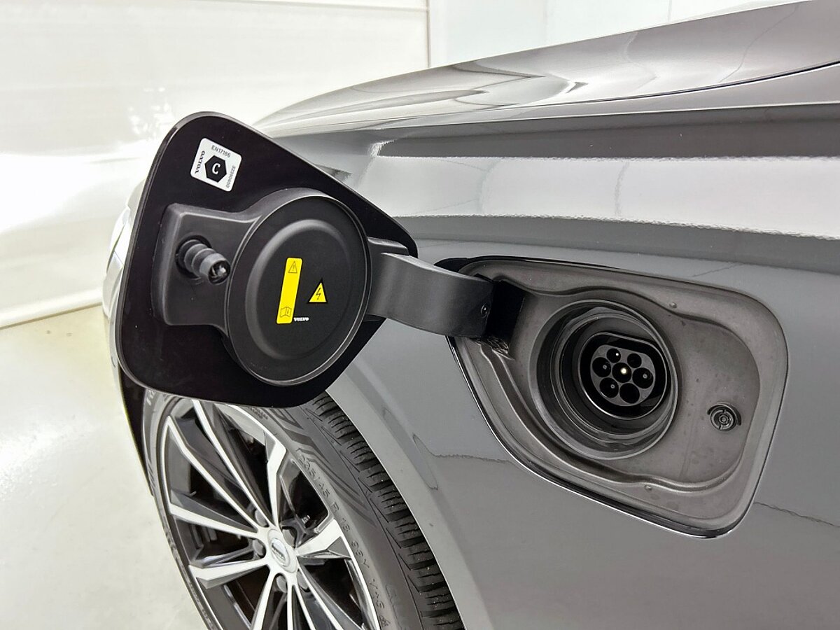 47895954 volvo v60 2 0 t6 black edition panorama dak 360 trekhaak sportled 63